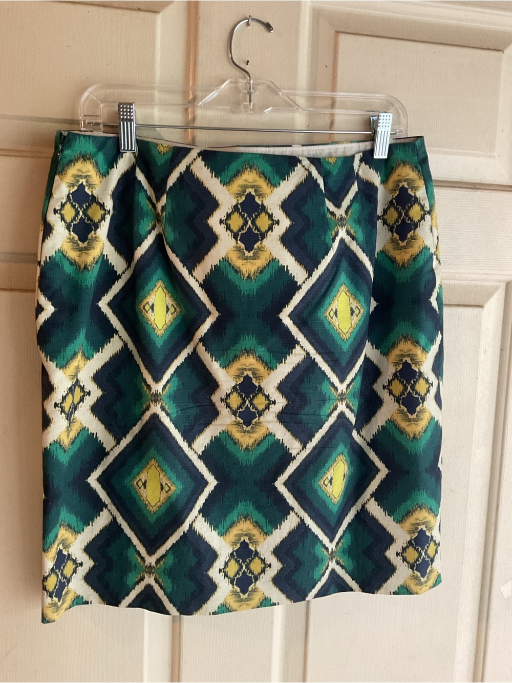 ANN TAYLOR MINI SKIRT GREEN&TEAL IKAT PATTERN SZ.10 STRETCHY